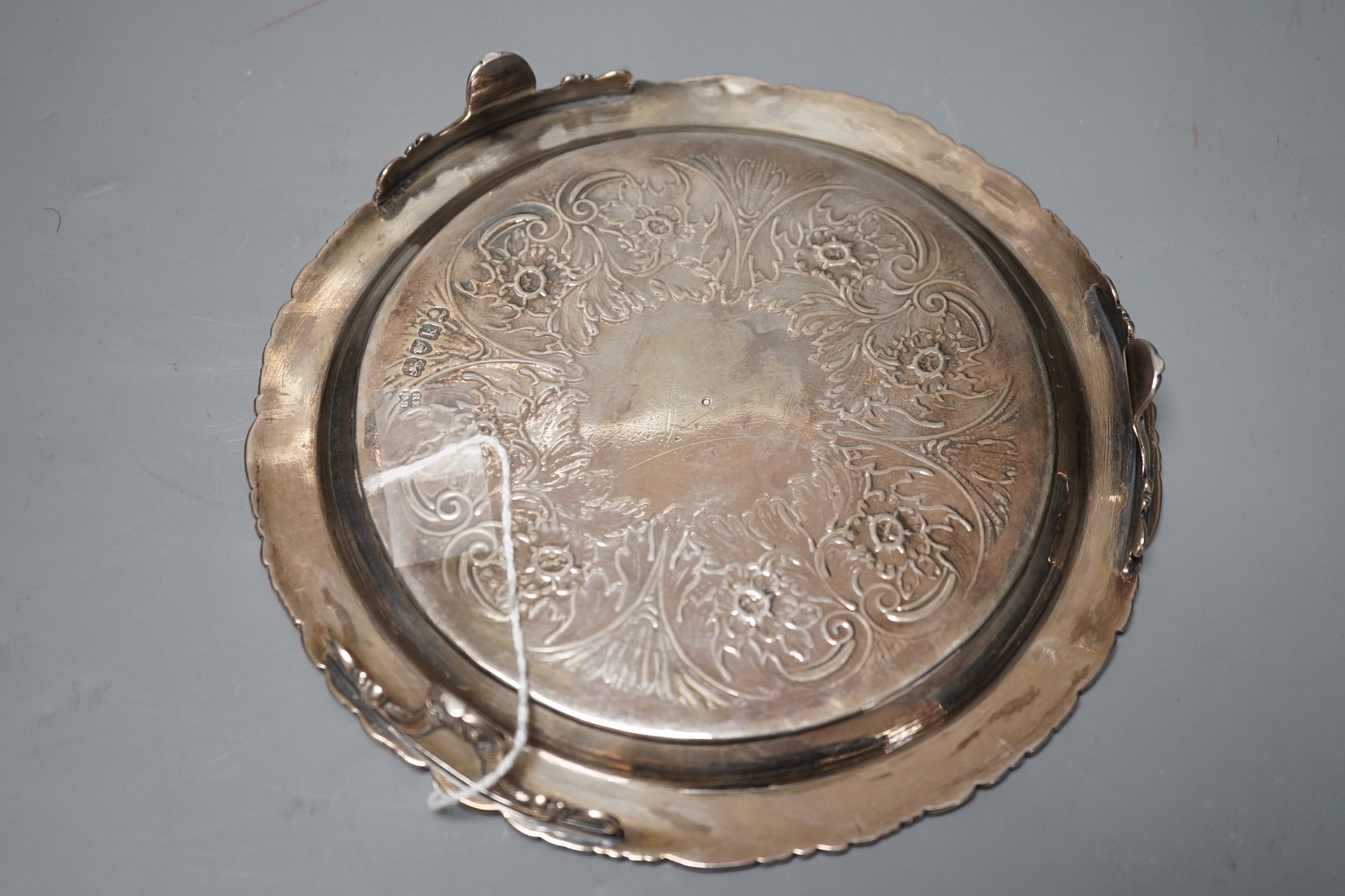 A George IV engraved silver waiter, Emes & Barnard, London, 1825, 17.7cm, 7.5oz.